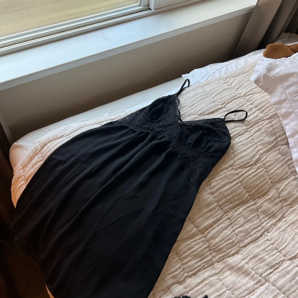 Intimates Bundle - Picture 2 of 5